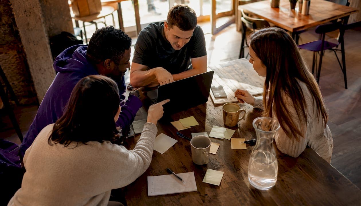Teambuilding-Spiele online: Die besten Escape Rooms