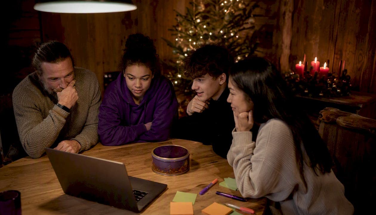 Weihnachts-Escape-Room online: für Teams und Familien